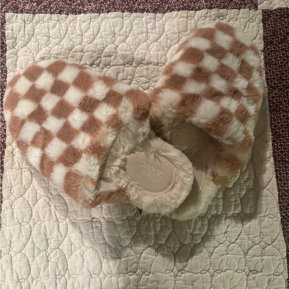 Stars Above Checkered Slippers - Brown and White